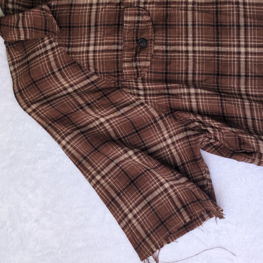 Wild Fable‎ Women's Brown Plaid Raw Hem Grunge Oversized Button Shirt Size XS - Picture 4 of 9